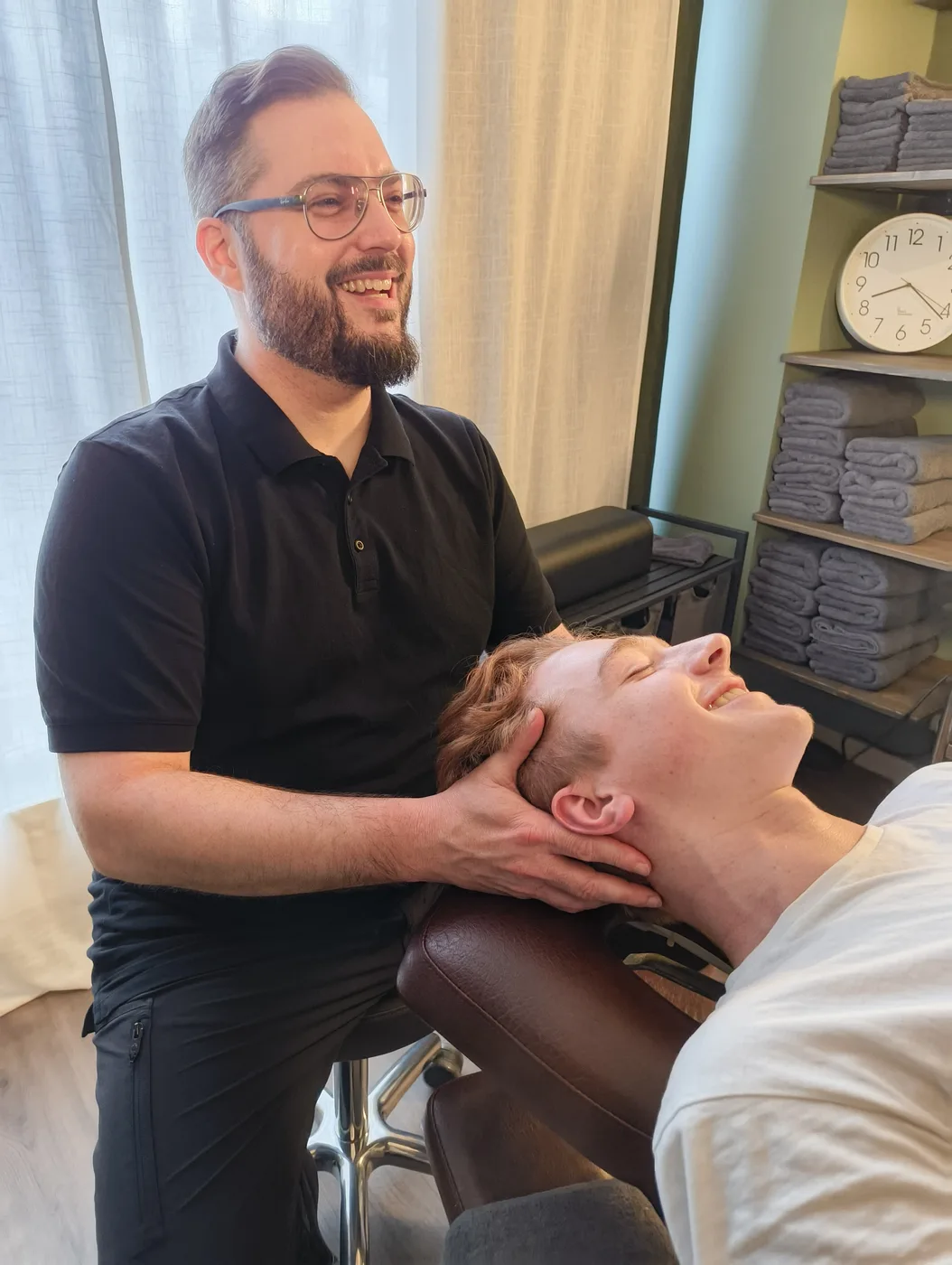 Osteopatisk behandling av axelsmärta och nacke i Linköping